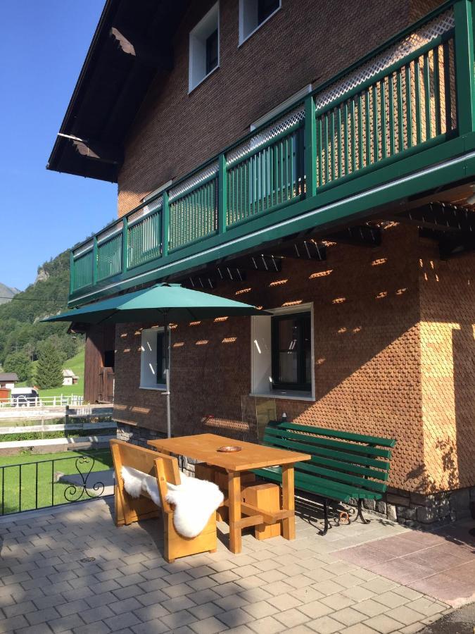 קלוסטרל אם ארלברג Alpin Chalet Kern מראה חיצוני תמונה